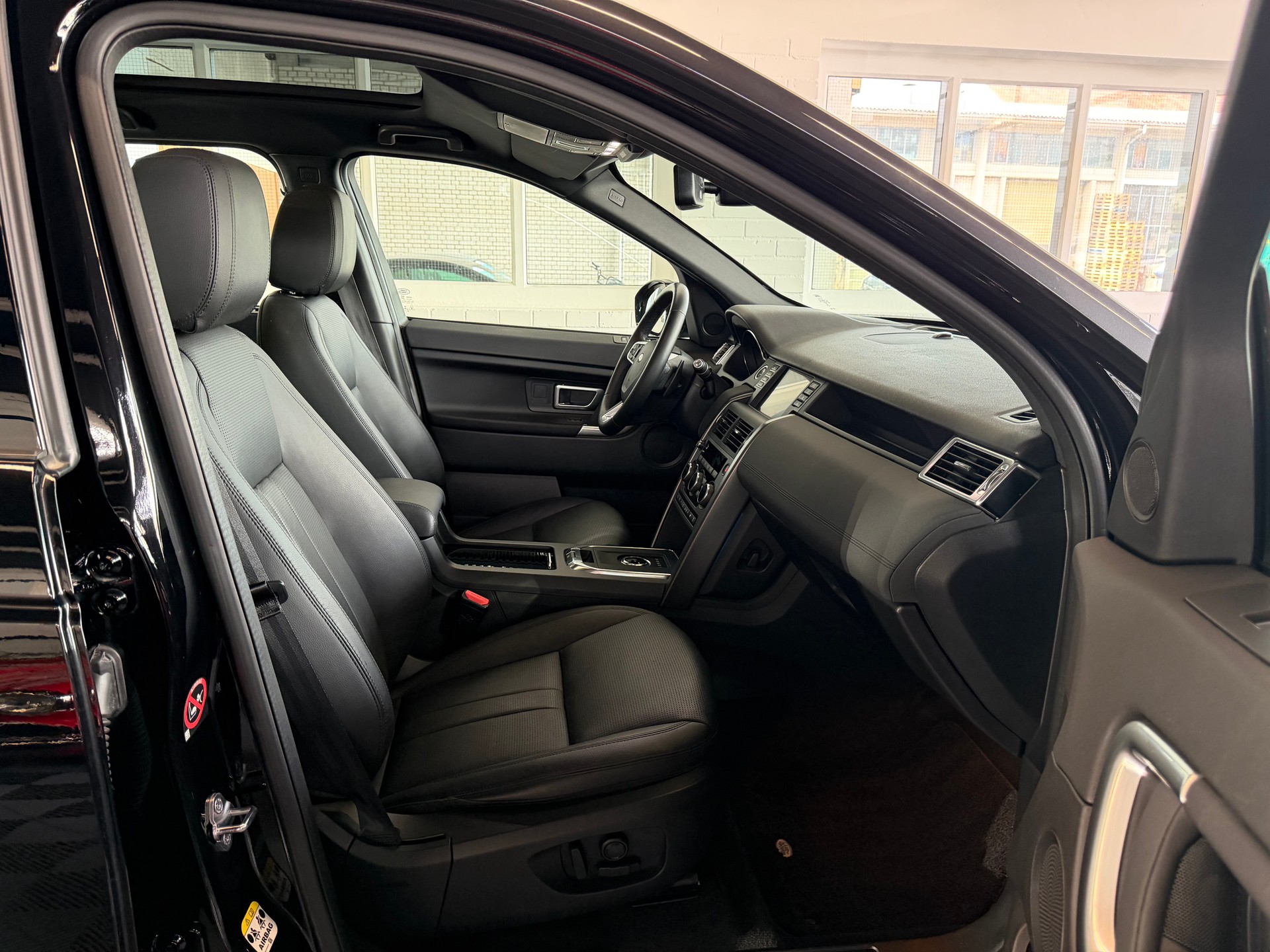 LAND ROVER Discovery Sport 2.0 TD4 180 PS 4X4 HSE AT9-image-7