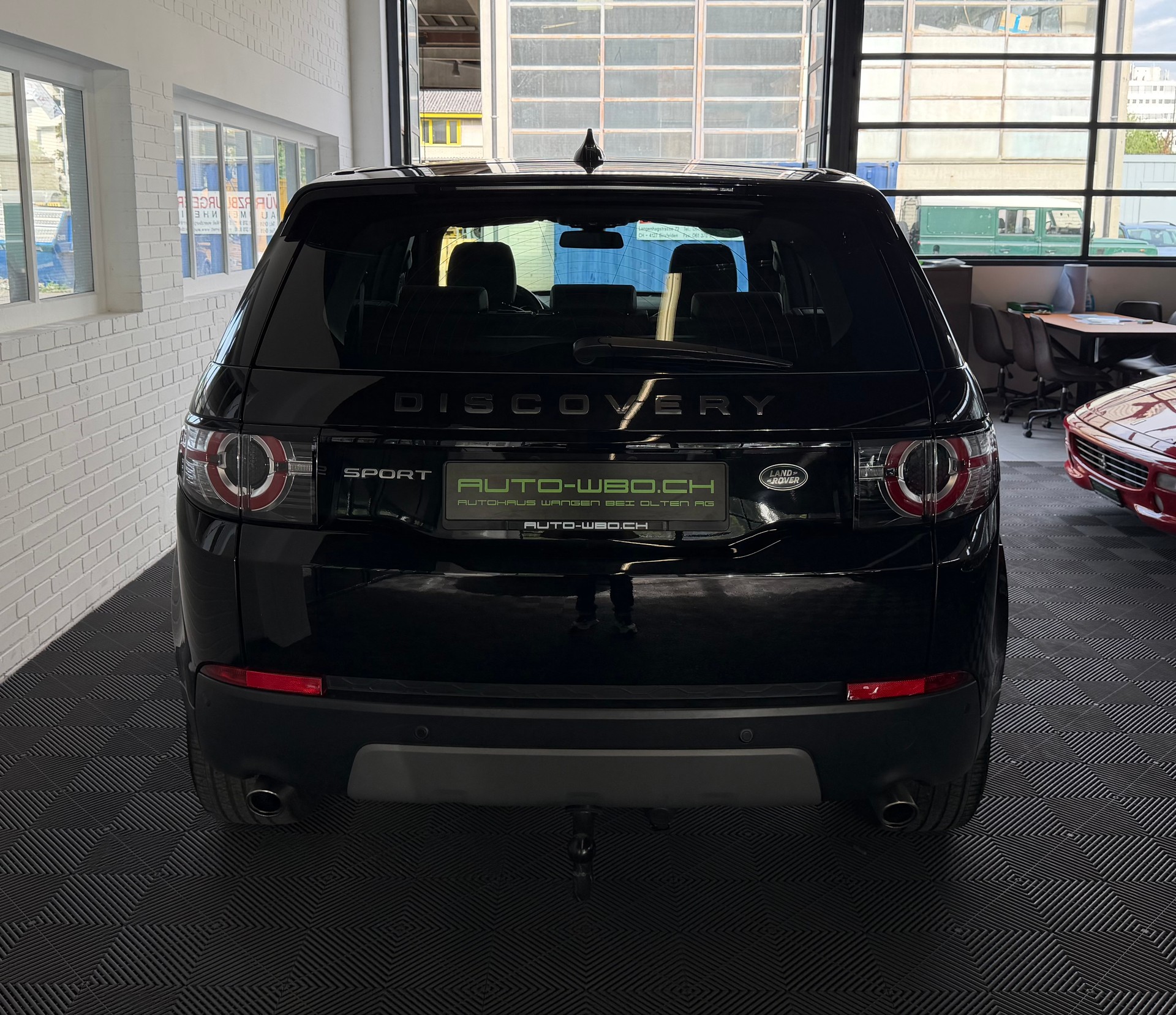 LAND ROVER Discovery Sport 2.0 TD4 180 PS 4X4 HSE AT9-image-3