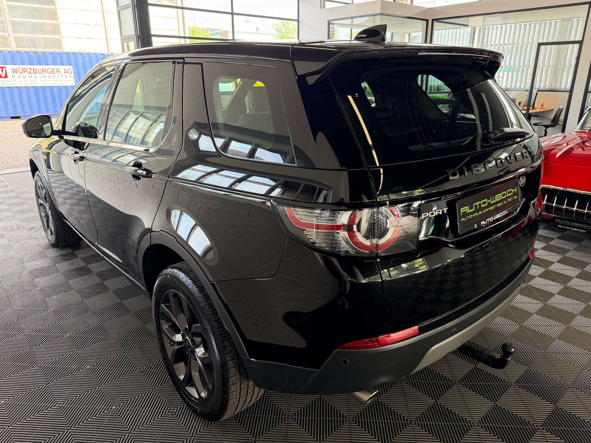 LAND ROVER Discovery Sport 2.0 TD4 180 PS 4X4 HSE AT9-image-4