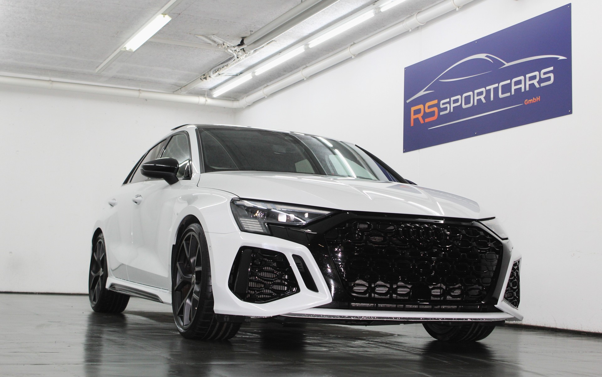 AUDI RS3 Sportback 2.5 TSI quattro S-tronic RS-Designpaket plus rot / CH-Fahrzeug-image-1