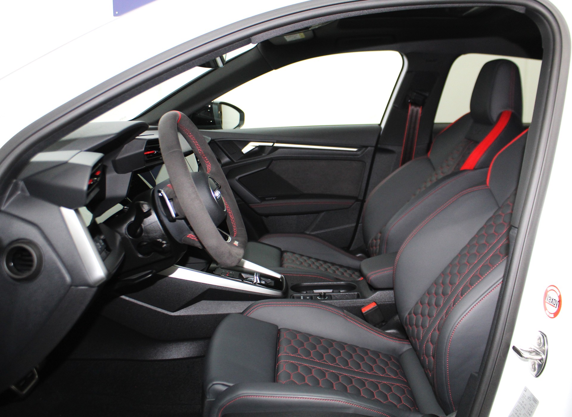 AUDI RS3 Sportback 2.5 TSI quattro S-tronic RS-Designpaket plus rot / CH-Fahrzeug-image-7