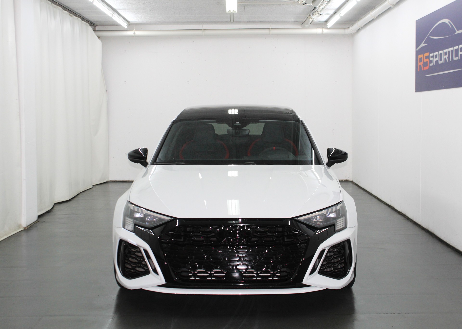 AUDI RS3 Sportback 2.5 TSI quattro S-tronic RS-Designpaket plus rot / CH-Fahrzeug-image-2