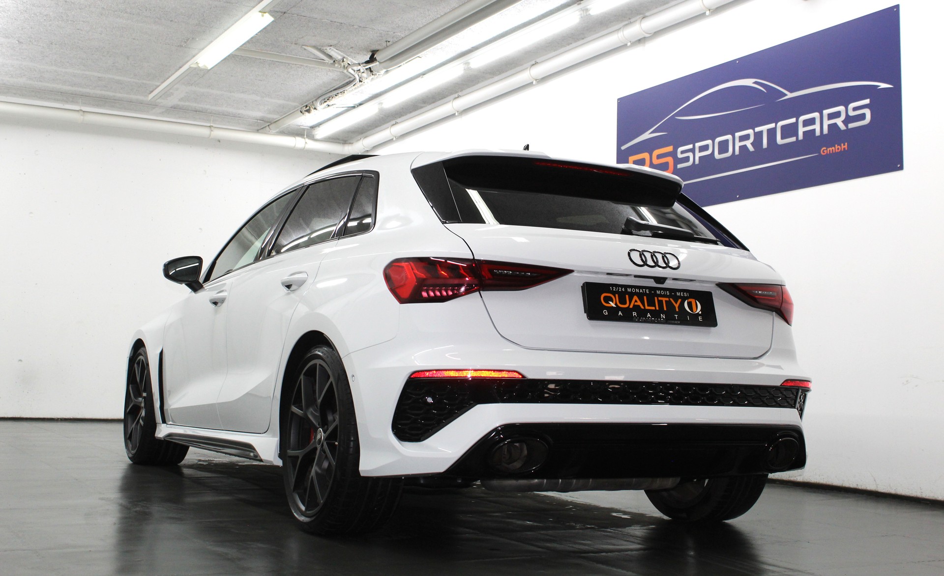 AUDI RS3 Sportback 2.5 TSI quattro S-tronic RS-Designpaket plus rot / CH-Fahrzeug-image-4