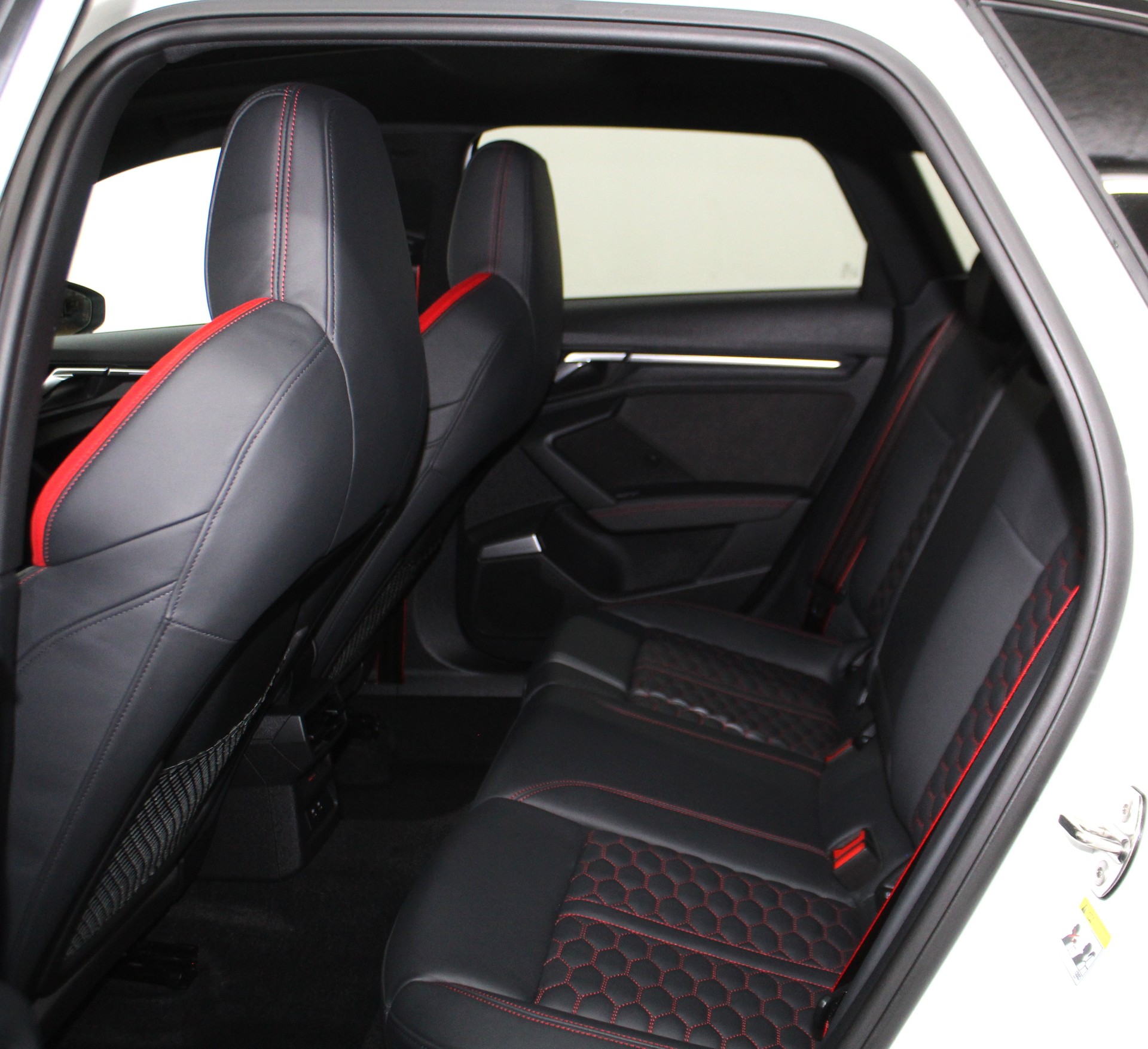 AUDI RS3 Sportback 2.5 TSI quattro S-tronic RS-Designpaket plus rot / CH-Fahrzeug-image-9
