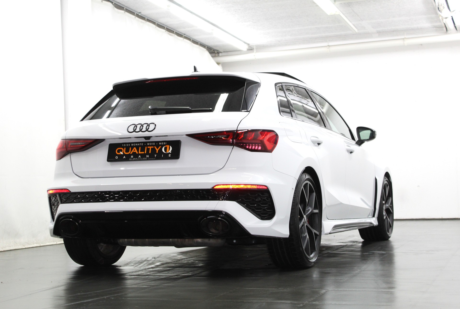 AUDI RS3 Sportback 2.5 TSI quattro S-tronic RS-Designpaket plus rot / CH-Fahrzeug-image-6