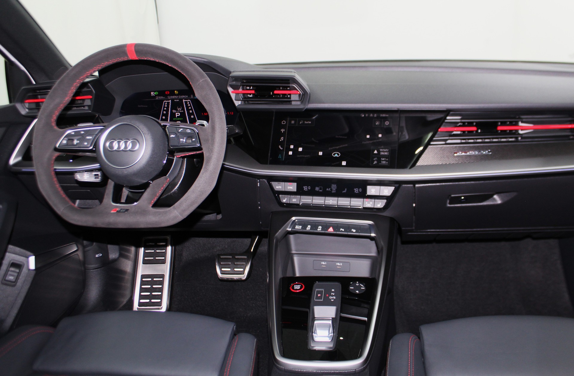 AUDI RS3 Sportback 2.5 TSI quattro S-tronic RS-Designpaket plus rot / CH-Fahrzeug-image-12