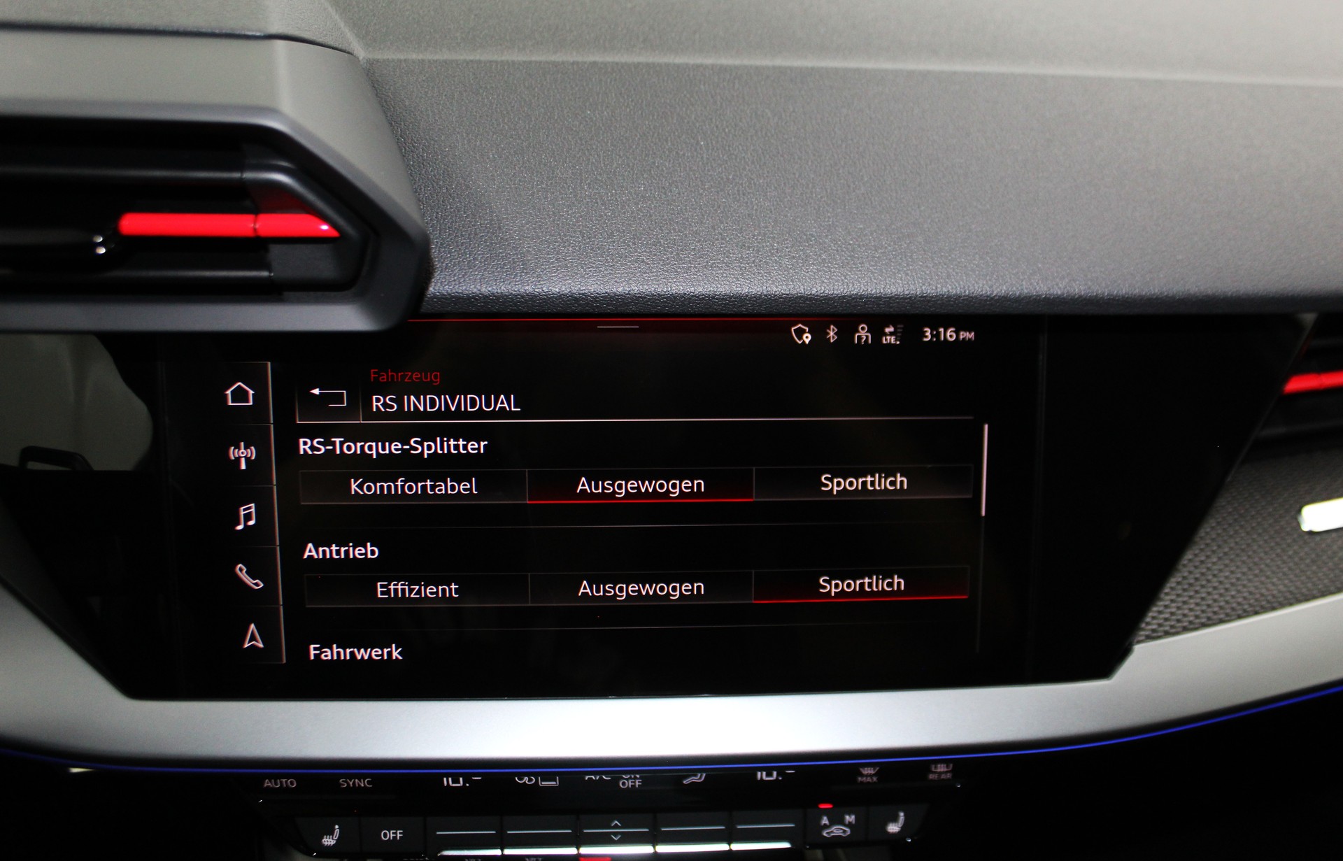 AUDI RS3 Sportback 2.5 TSI quattro S-tronic RS-Designpaket plus rot / CH-Fahrzeug-image-28