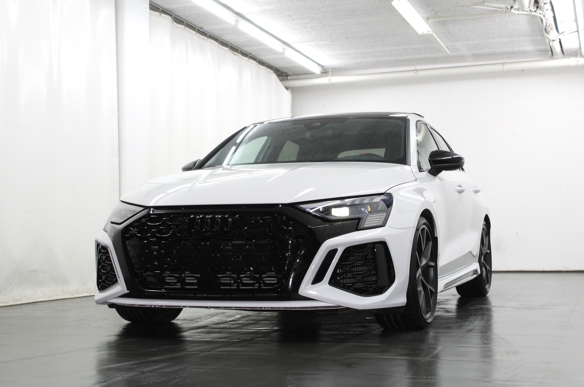 AUDI RS3 Sportback 2.5 TSI quattro S-tronic RS-Designpaket plus rot / CH-Fahrzeug-image-3