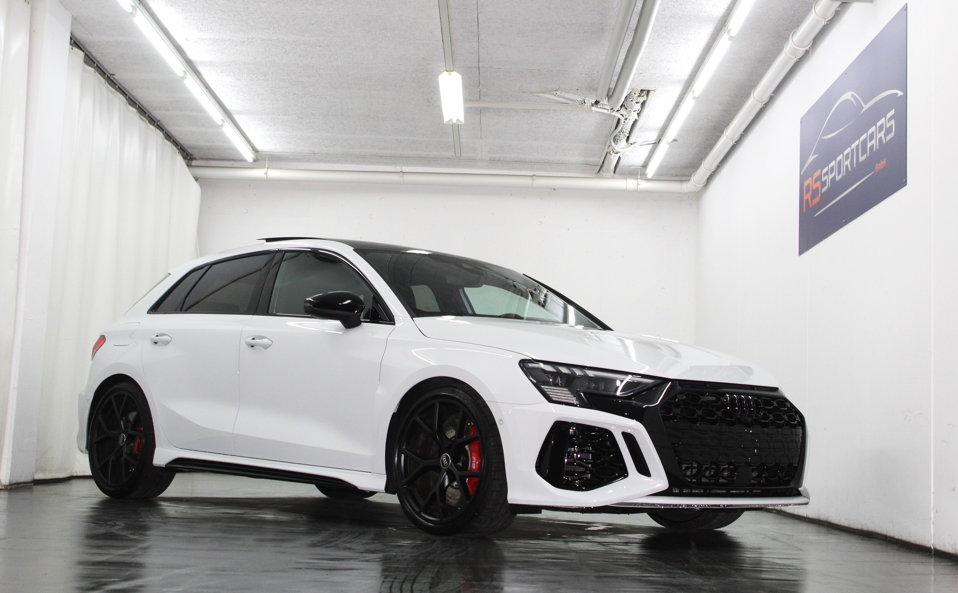 AUDI RS3 Sportback 2.5 TSI quattro S-tronic RS-Designpaket plus rot / CH-Fahrzeug-image-0