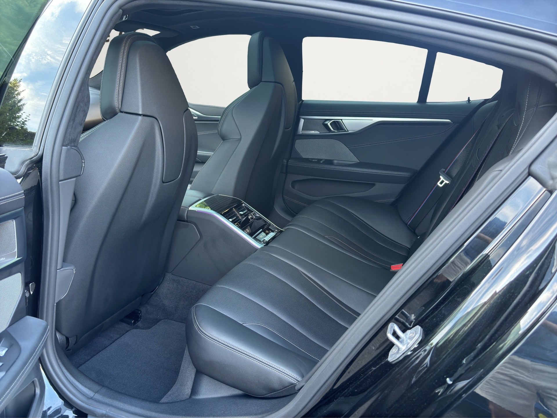 BMW M850i xDrive (CH) Individual-image-13