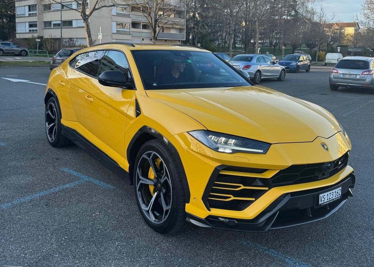 LAMBORGHINI URUS-image-1