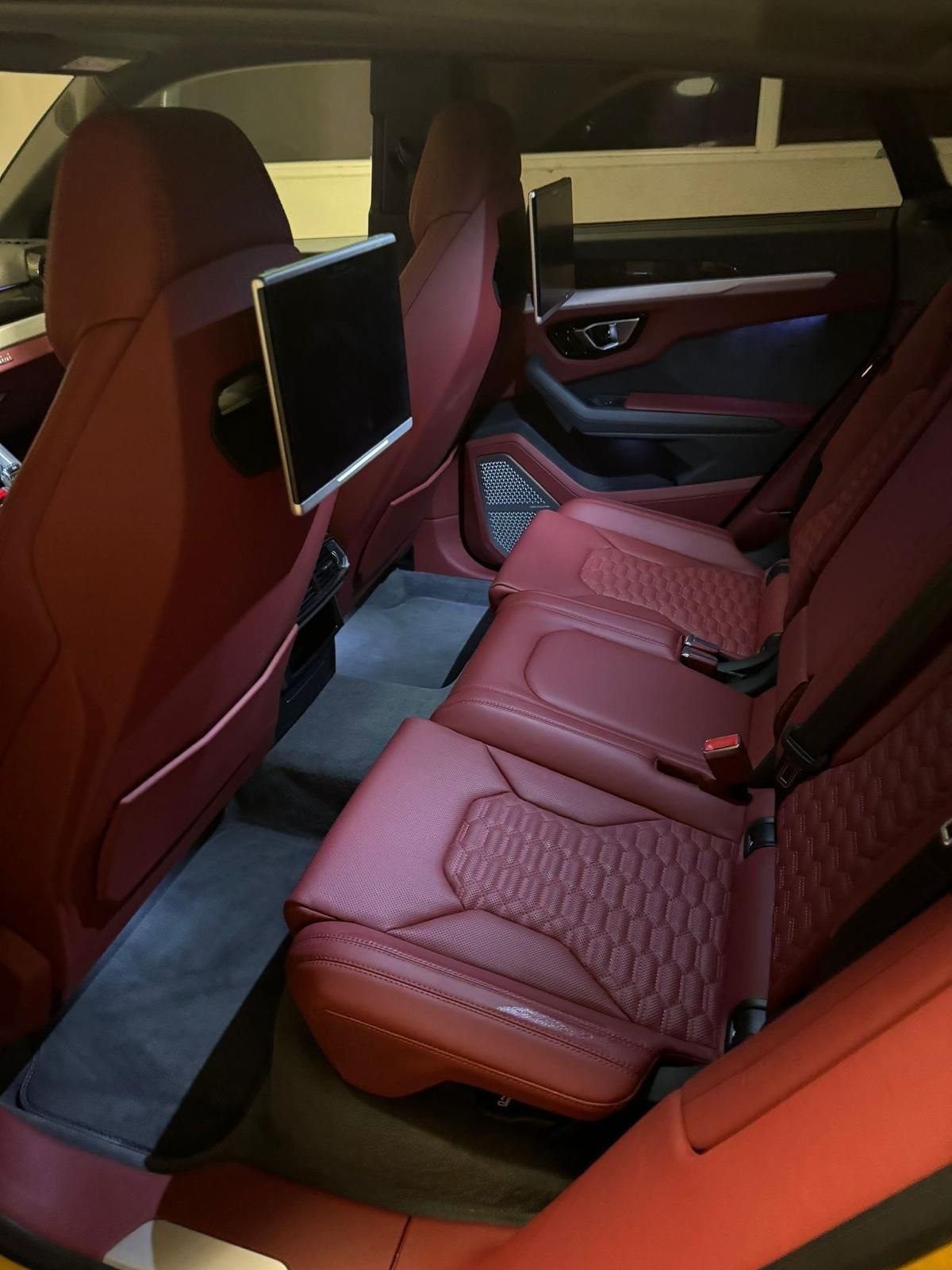 LAMBORGHINI URUS-image-3