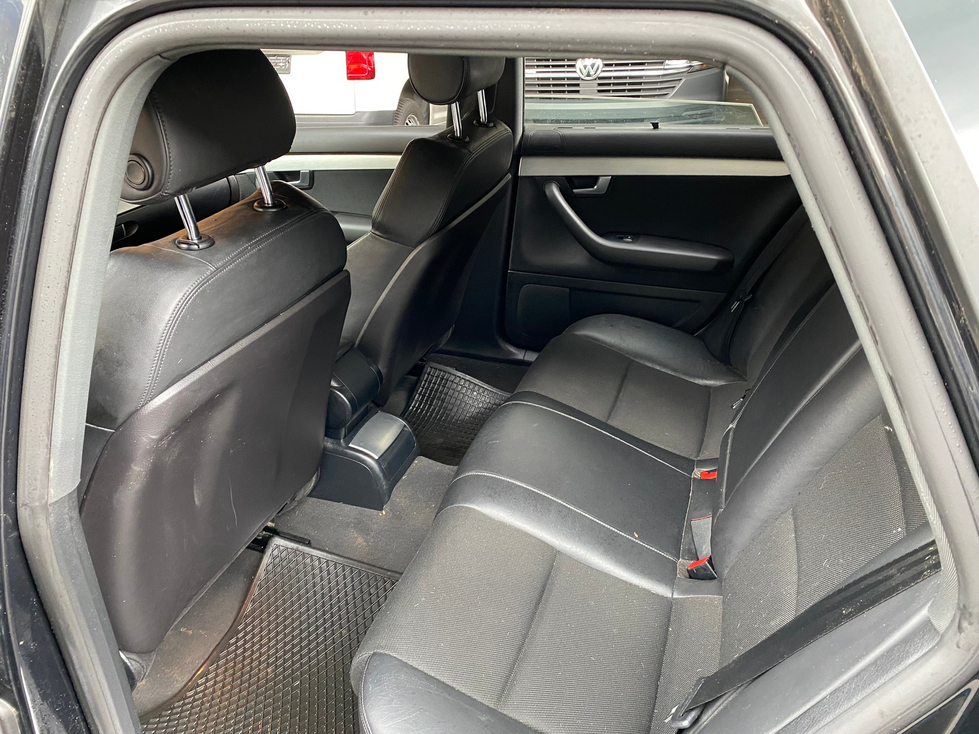 AUDI A4 Avant 2.0 TDI quattro-image-6
