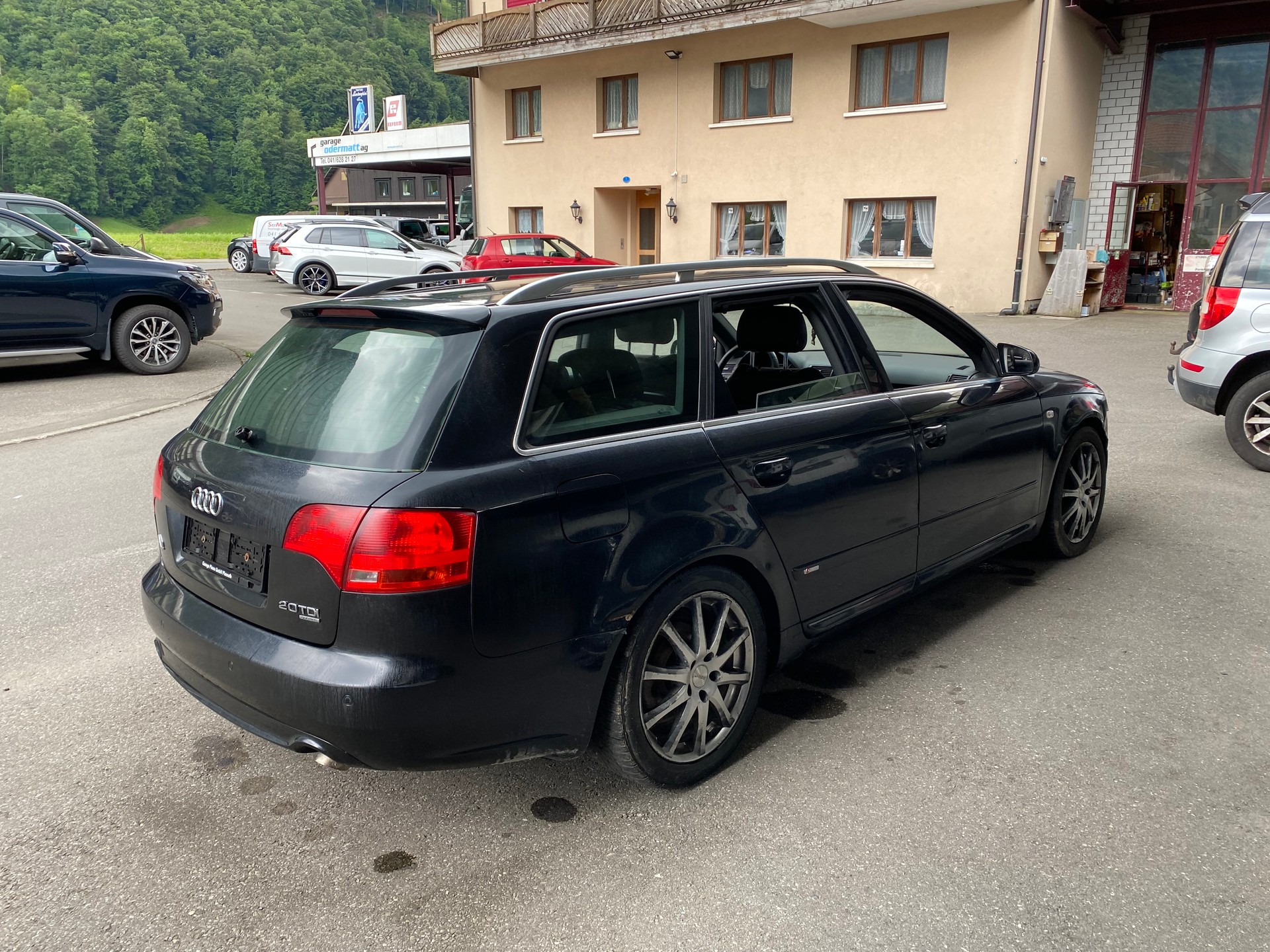 AUDI A4 Avant 2.0 TDI quattro-image-8