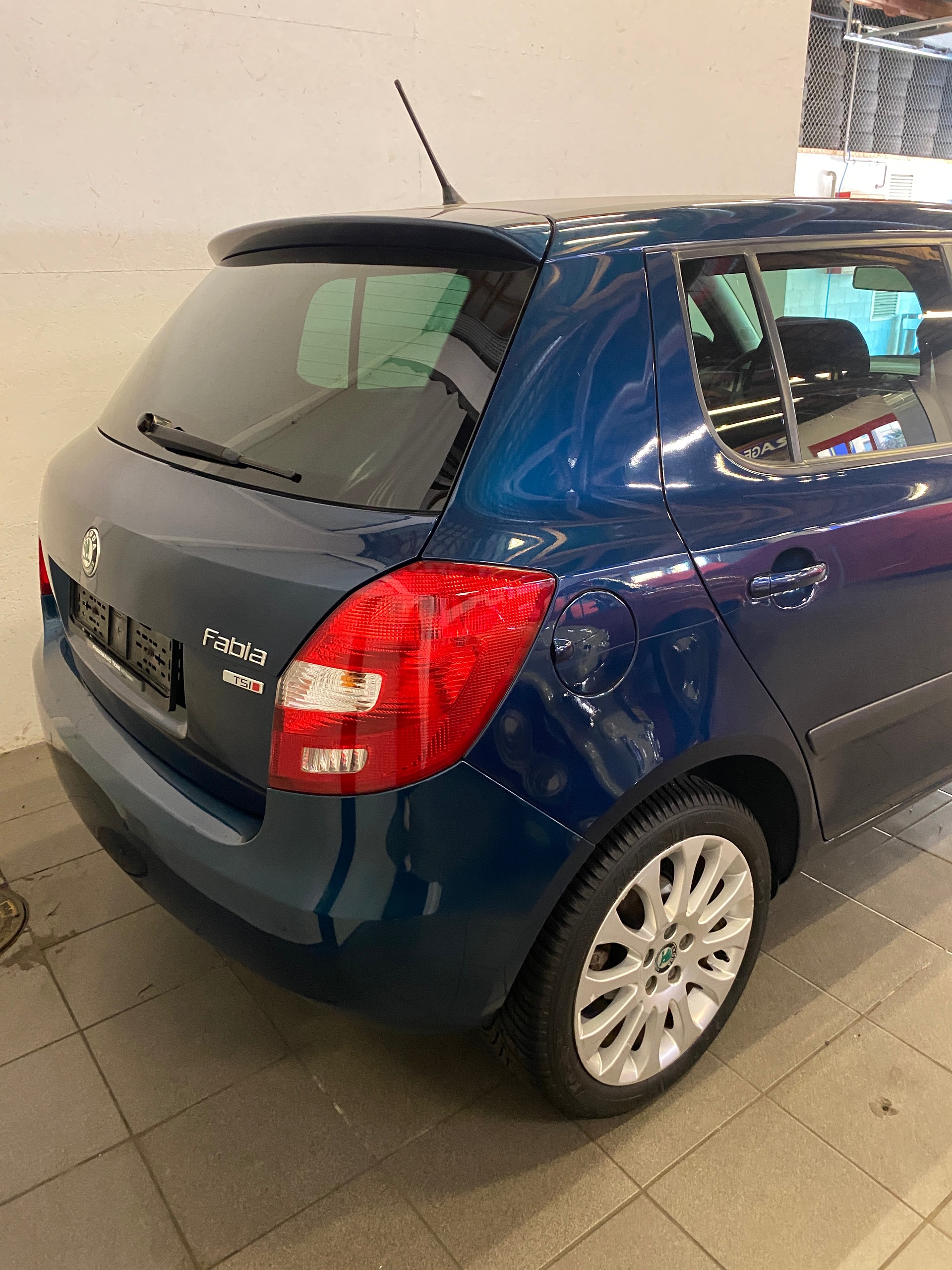 SKODA Fabia 1.2 TSI Ambition Plus-image-3