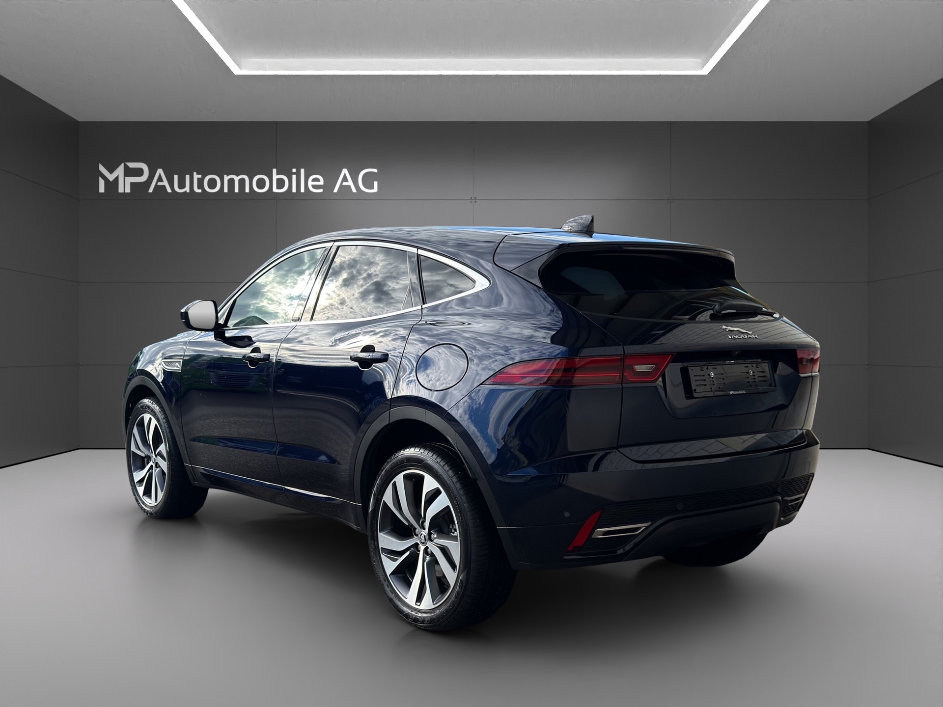 JAGUAR E-Pace 1.5 P300e R-Dynamic AWD SE-image-4