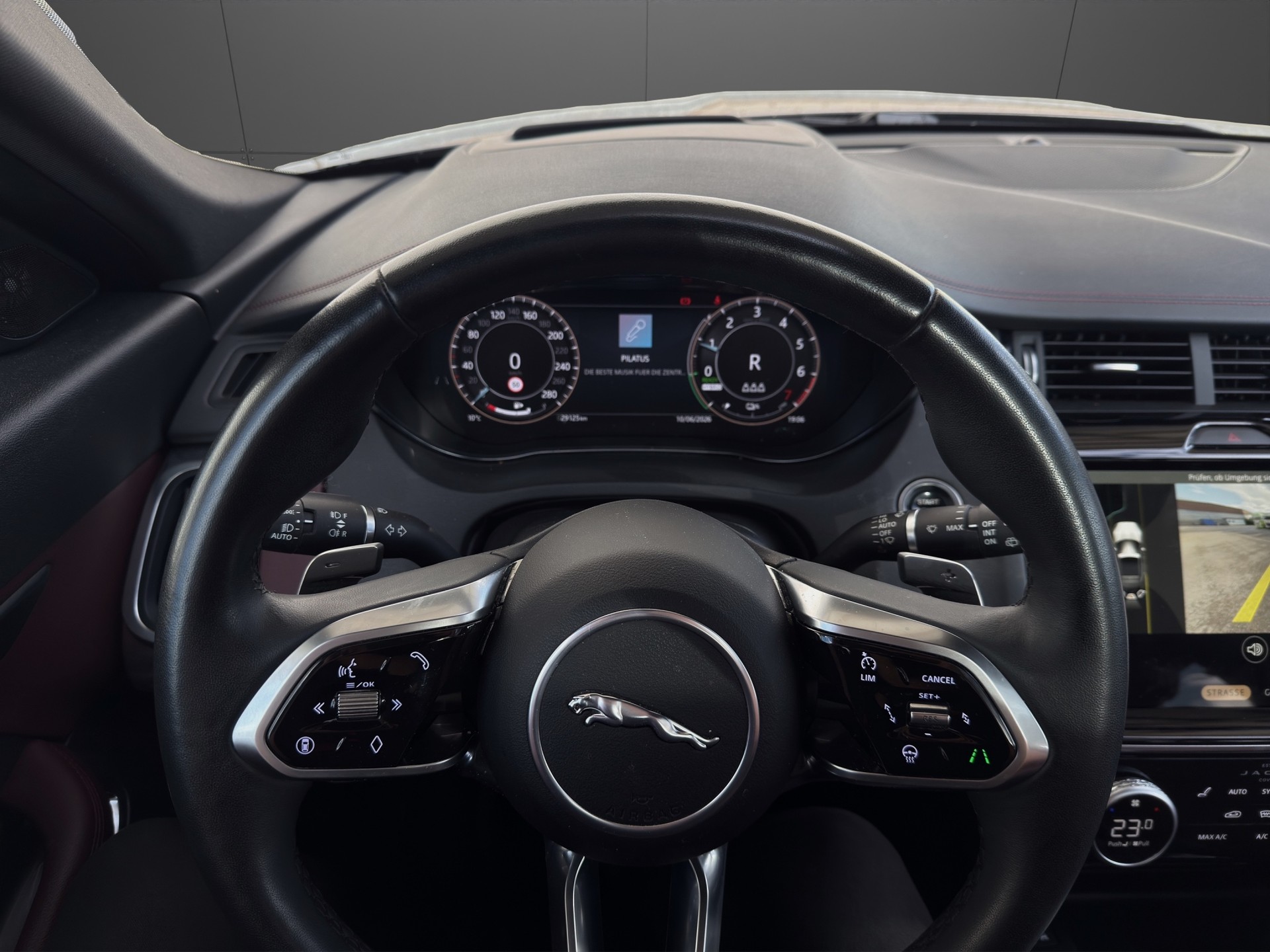 JAGUAR E-Pace 1.5 P300e R-Dynamic AWD SE-image-15