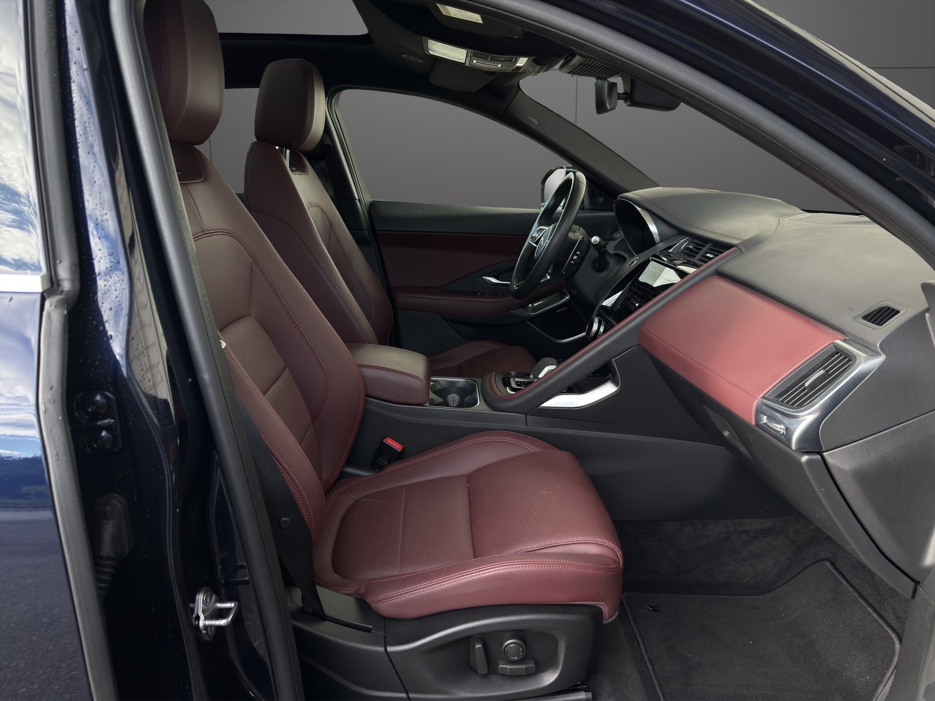 JAGUAR E-Pace 1.5 P300e R-Dynamic AWD SE-image-10