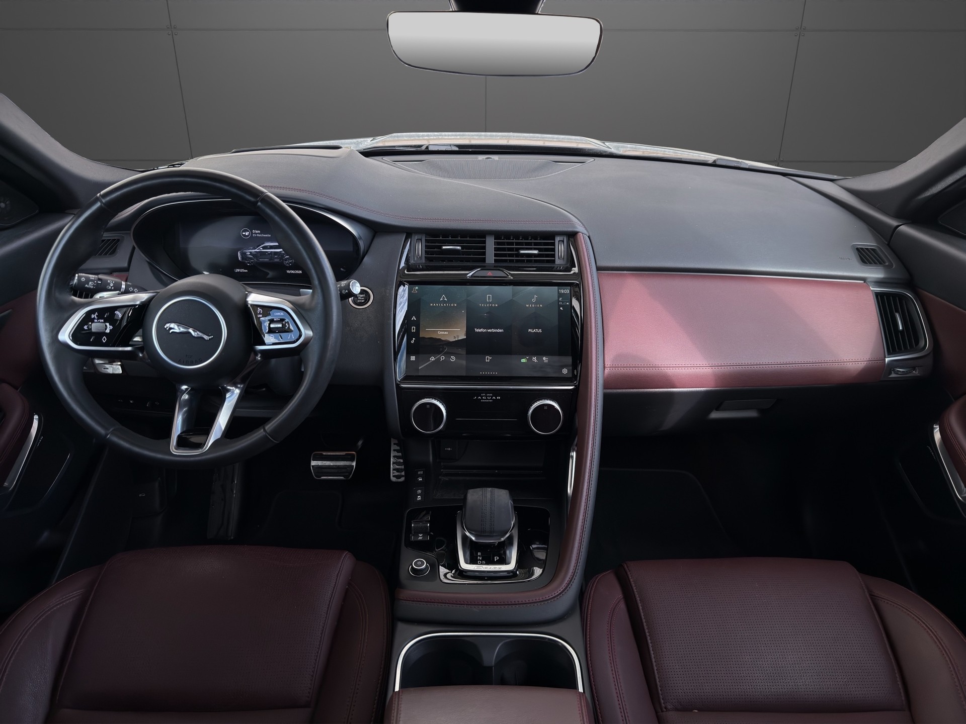 JAGUAR E-Pace 1.5 P300e R-Dynamic AWD SE-image-12