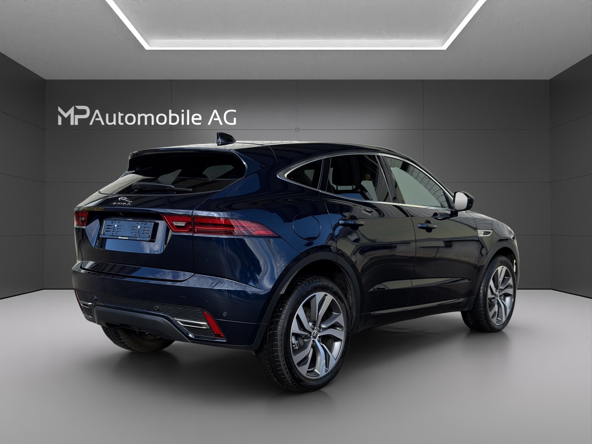 JAGUAR E-Pace 1.5 P300e R-Dynamic AWD SE-image-2