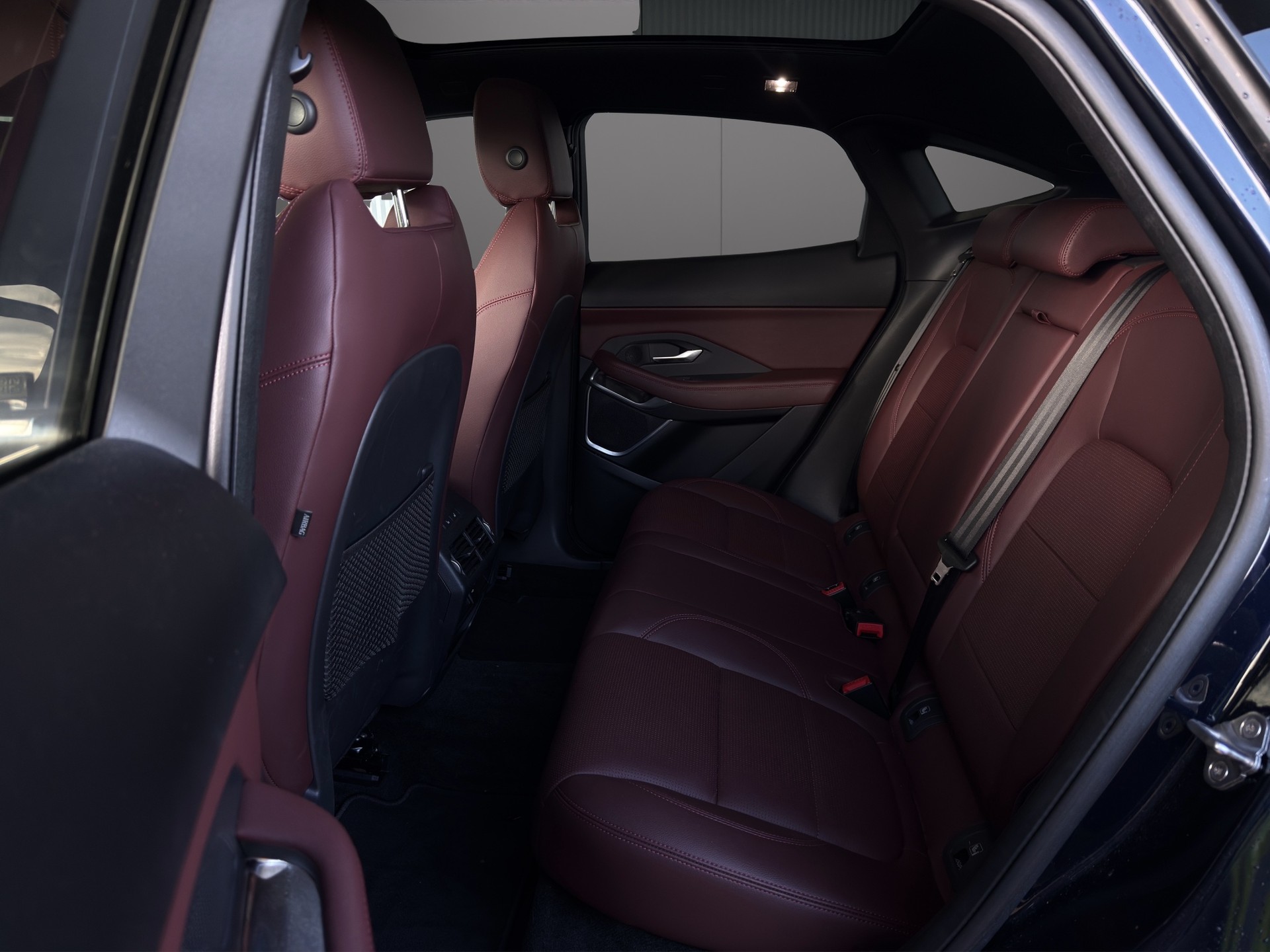 JAGUAR E-Pace 1.5 P300e R-Dynamic AWD SE-image-7