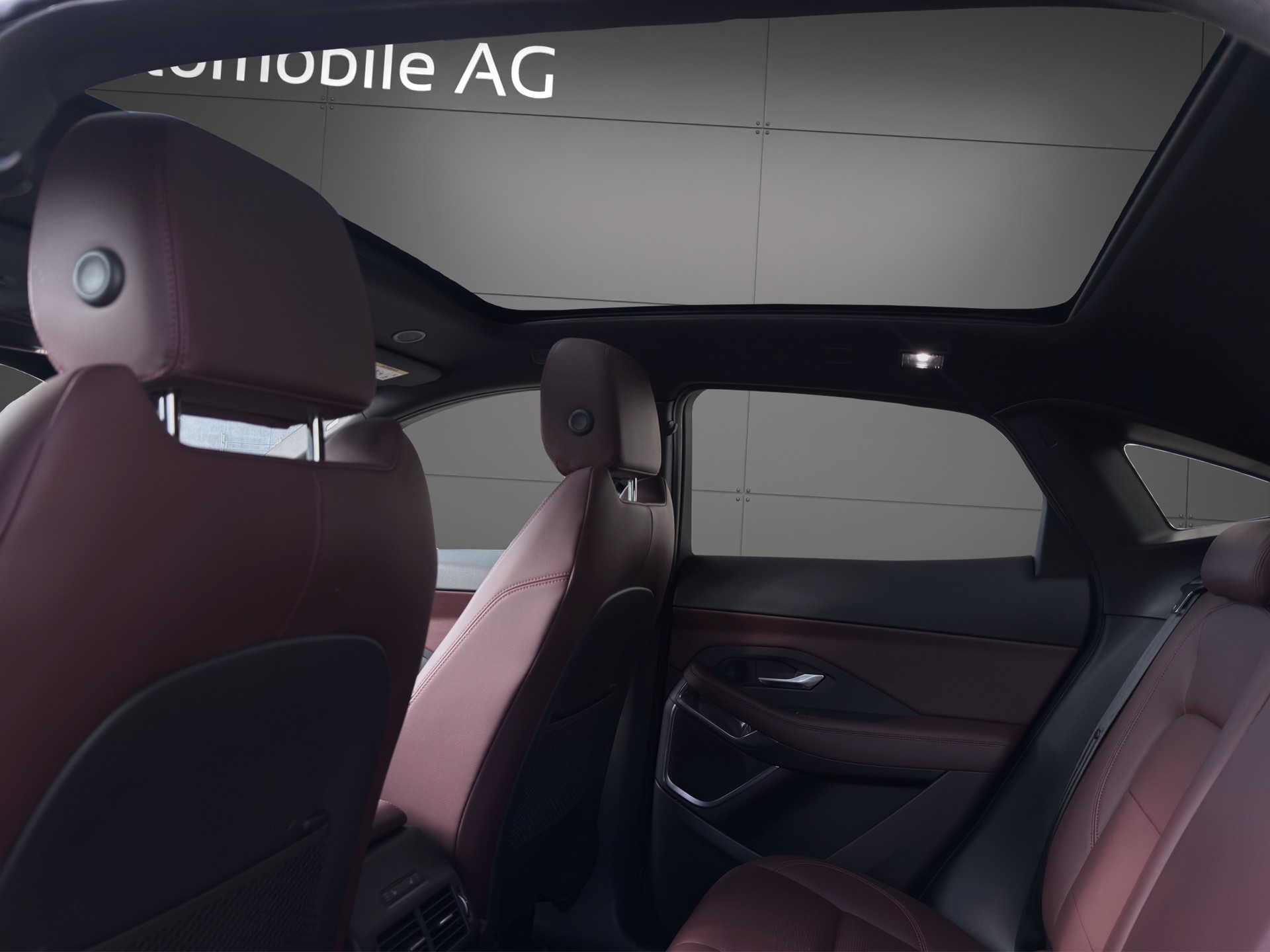 JAGUAR E-Pace 1.5 P300e R-Dynamic AWD SE-image-8