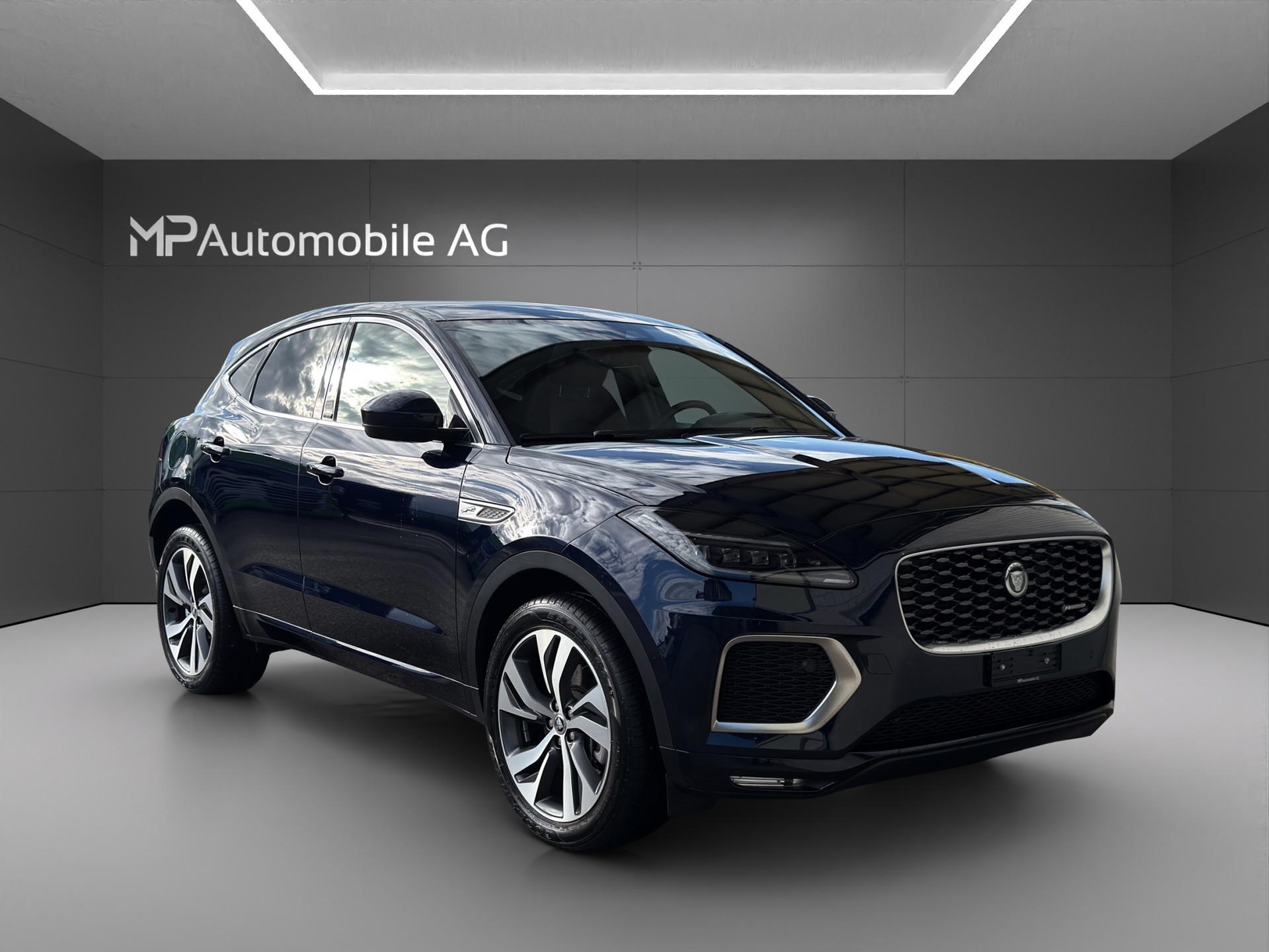 JAGUAR E-Pace 1.5 P300e R-Dynamic AWD SE-image-1