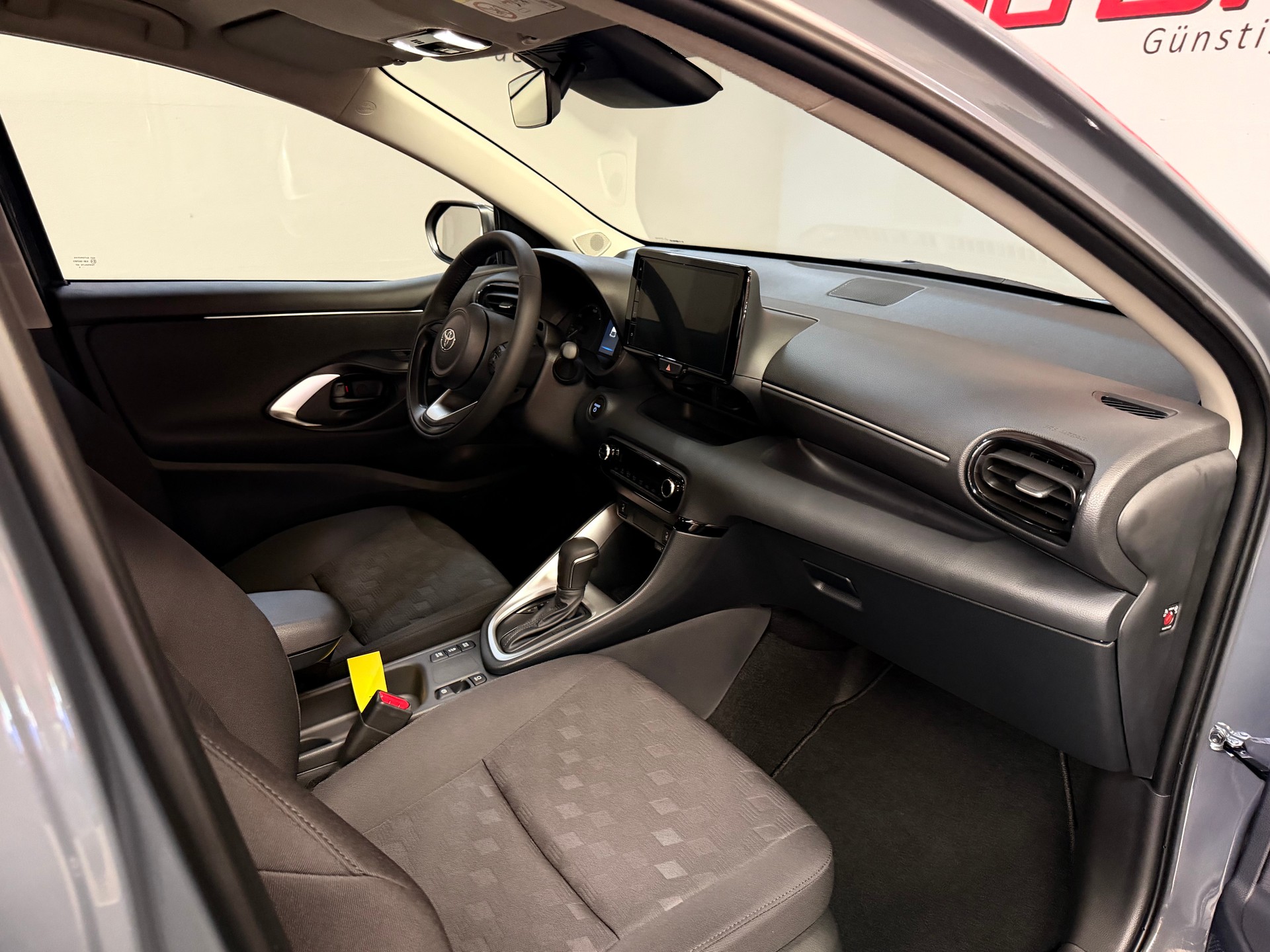 TOYOTA NEW Yaris 1.5 Comfort e-CVT-image-15