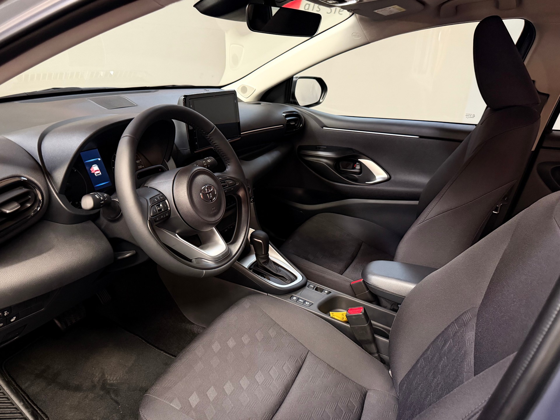 TOYOTA NEW Yaris 1.5 Comfort e-CVT-image-11