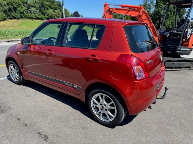 SUZUKI Swift 1.3i 16V GL Top Piz Sulai LE 4x4 **Klima** ab Service frisch MFK-image-2