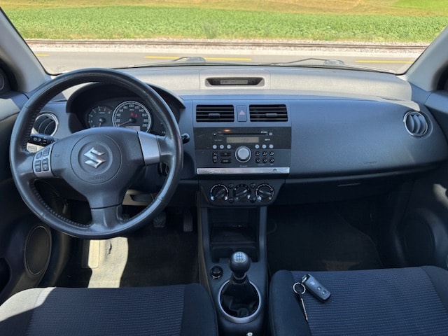 SUZUKI Swift 1.3i 16V GL Top Piz Sulai LE 4x4 **Klima** ab Service frisch MFK-image-8