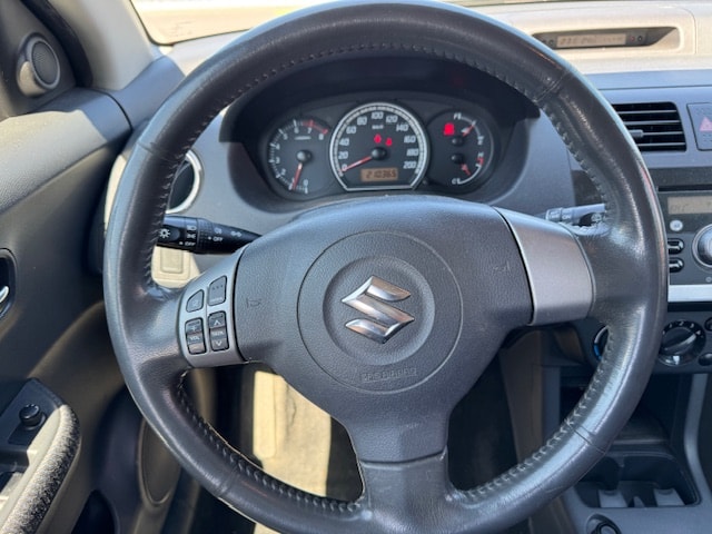 SUZUKI Swift 1.3i 16V GL Top Piz Sulai LE 4x4 **Klima** ab Service frisch MFK-image-10