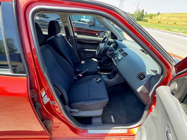 SUZUKI Swift 1.3i 16V GL Top Piz Sulai LE 4x4 **Klima** ab Service frisch MFK-image-6