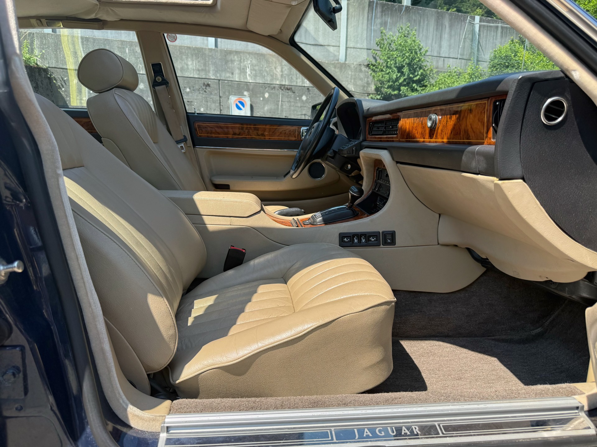 JAGUAR XJ6 4.0 Sovereign-image-10