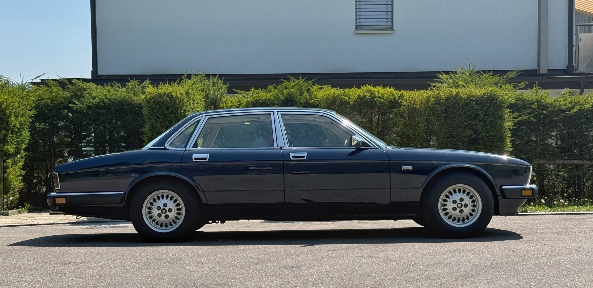 JAGUAR XJ6 4.0 Sovereign-image-2