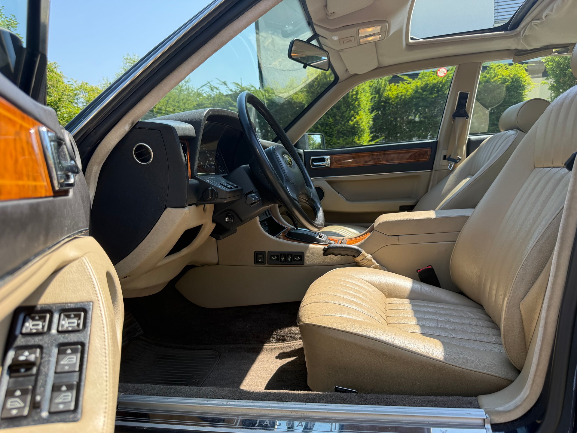 JAGUAR XJ6 4.0 Sovereign-image-9