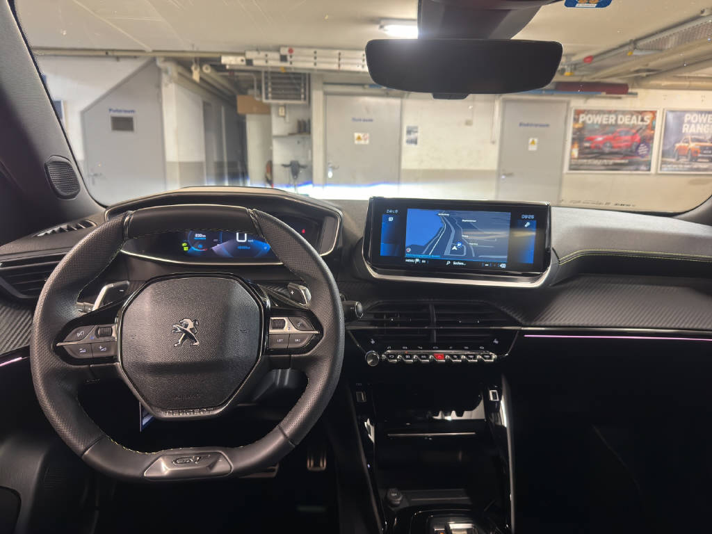 PEUGEOT 2008 1.2 PureTech 130 GT-image-6