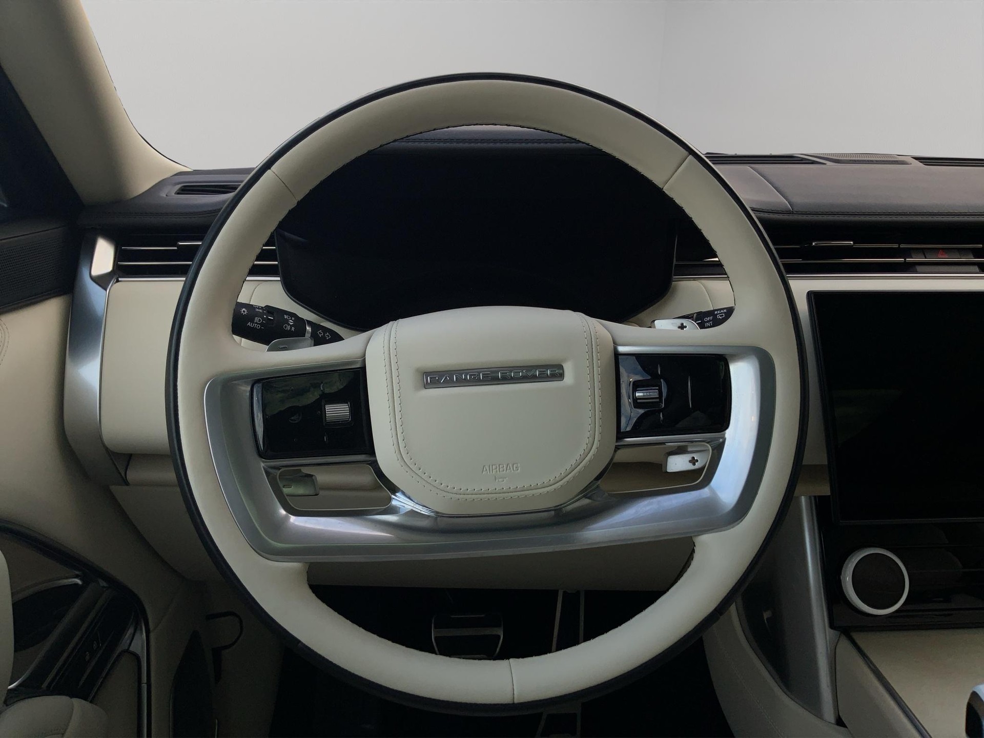 LAND ROVER Range Rover 4.4 V8 SV-image-10