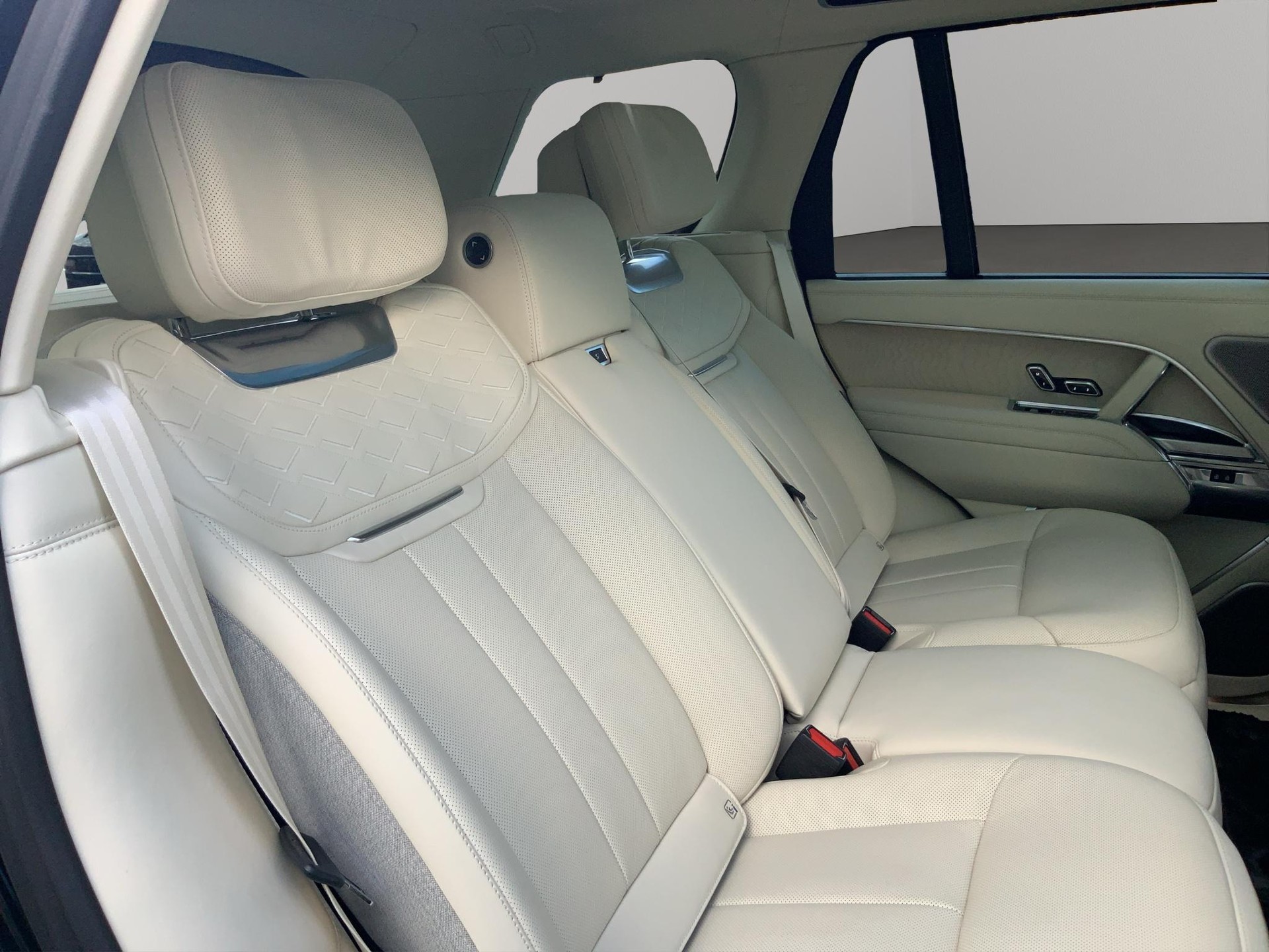 LAND ROVER Range Rover 4.4 V8 SV-image-9