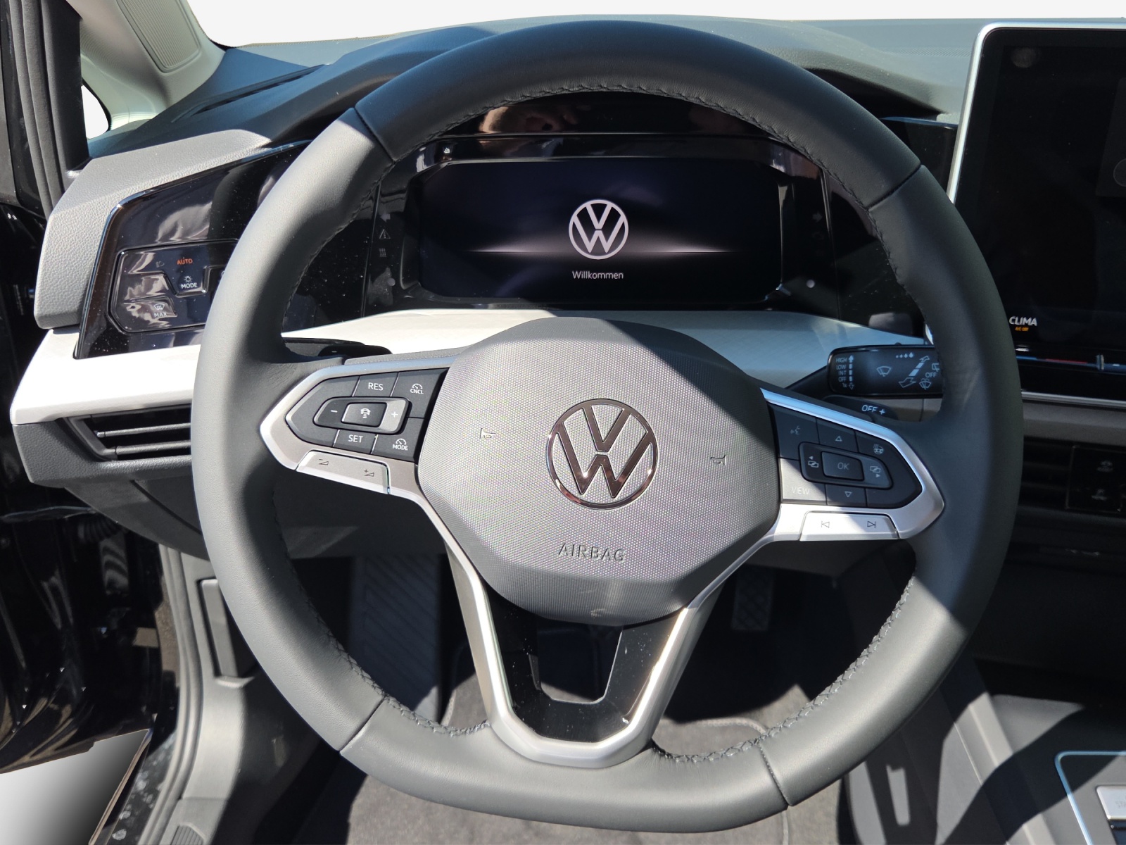 VW Golf 1.5 e TSI mHEV Value DSG-image-9
