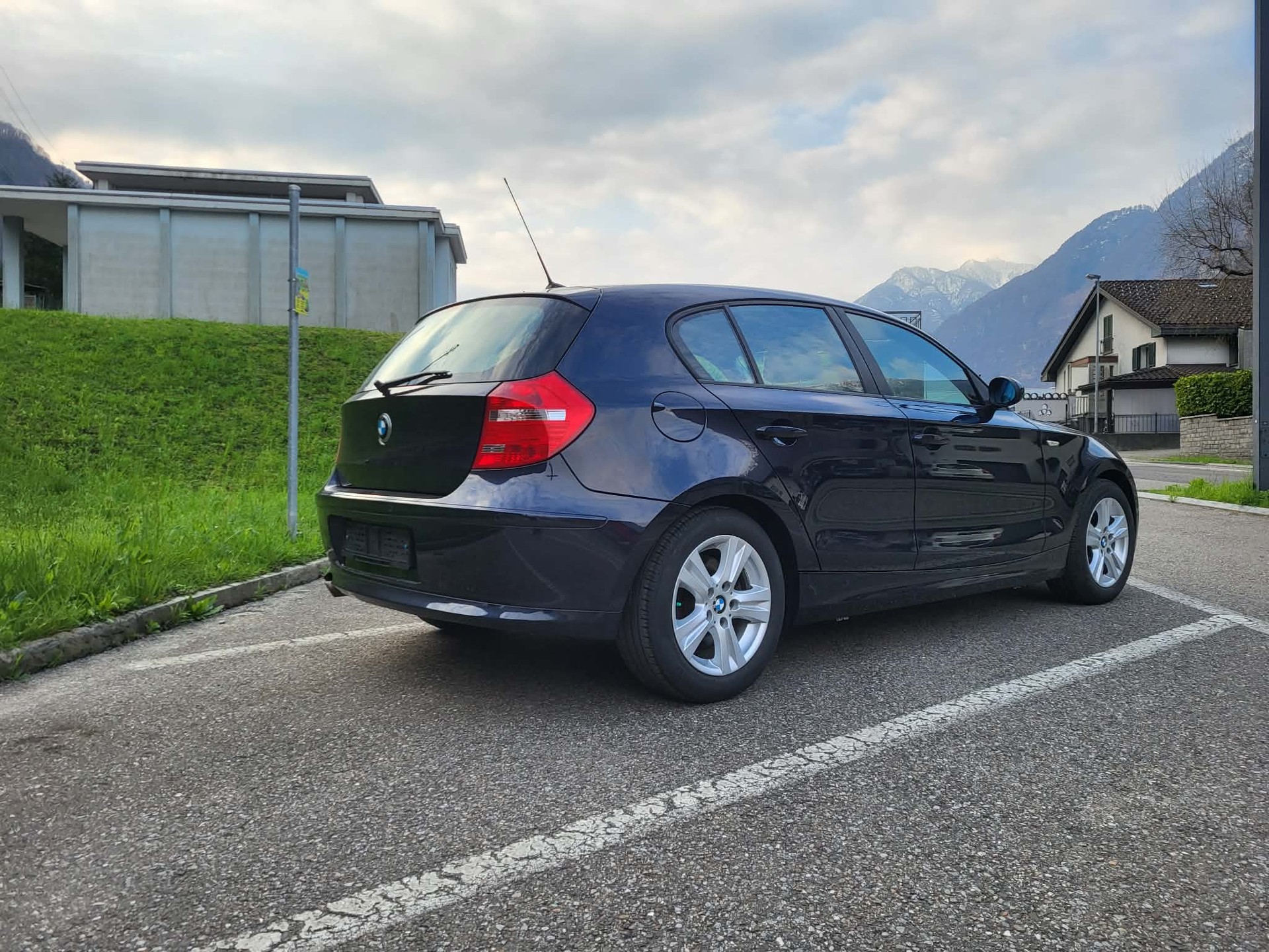 BMW 118d Access-image-6