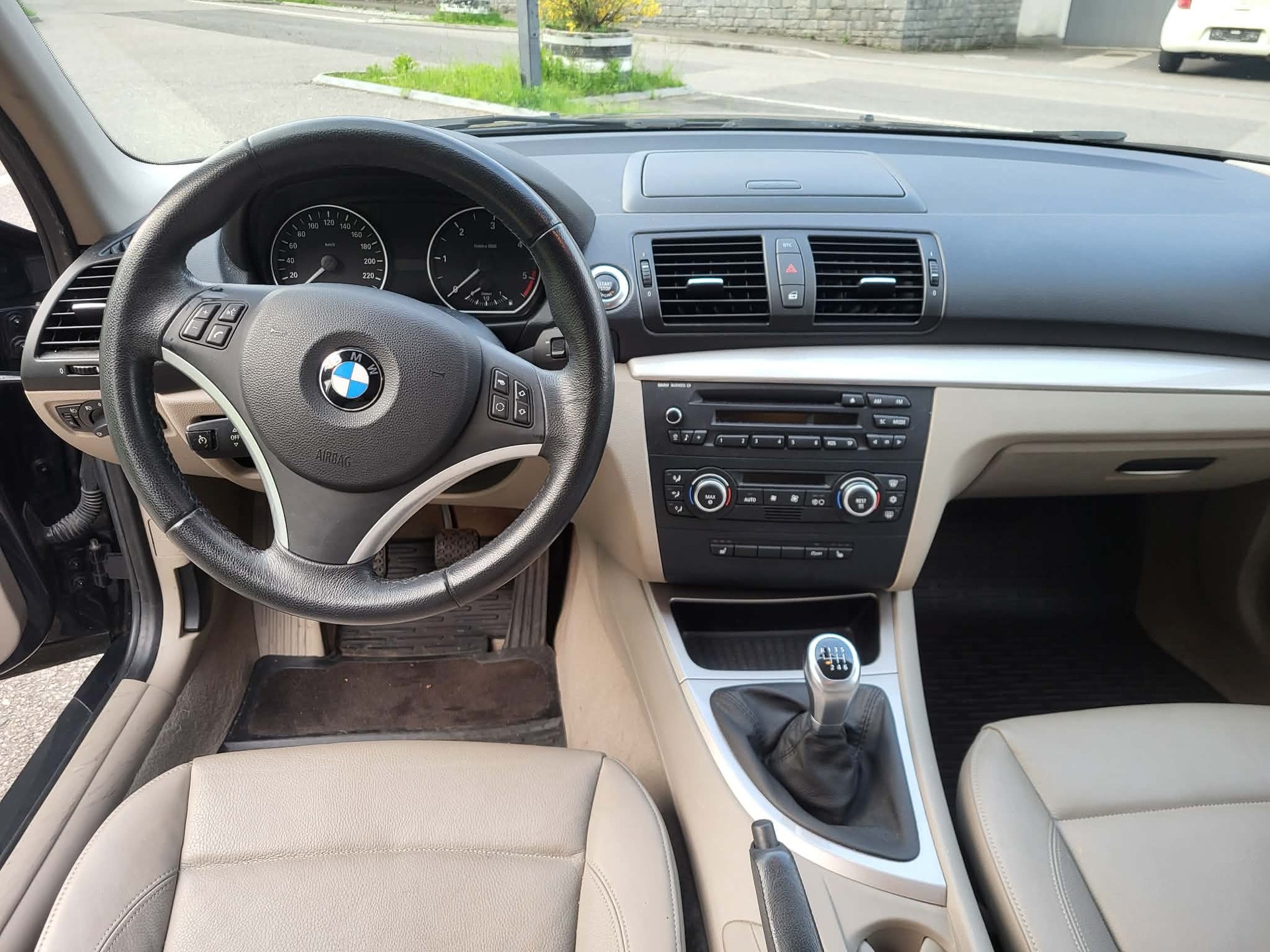 BMW 118d Access-image-9