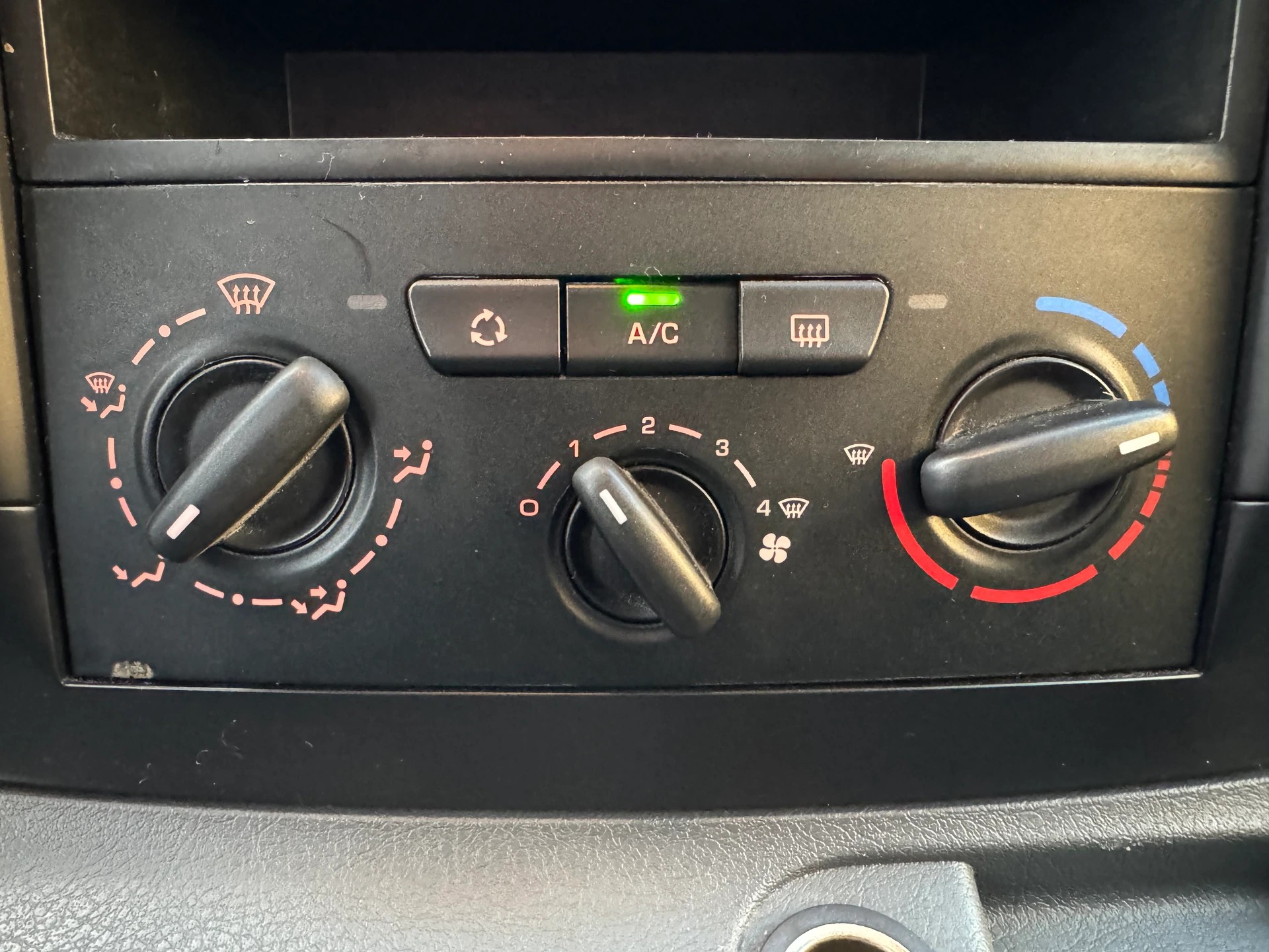 CITROEN Jumpy 2.0 HDi L2H1 Attraction 9Sitzer-image-11