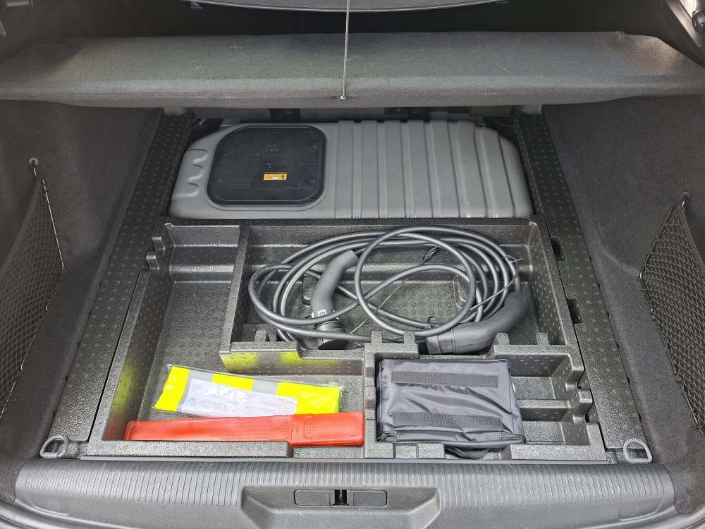 PEUGEOT 308 SW 1.6 PHEV 180 GT-image-21