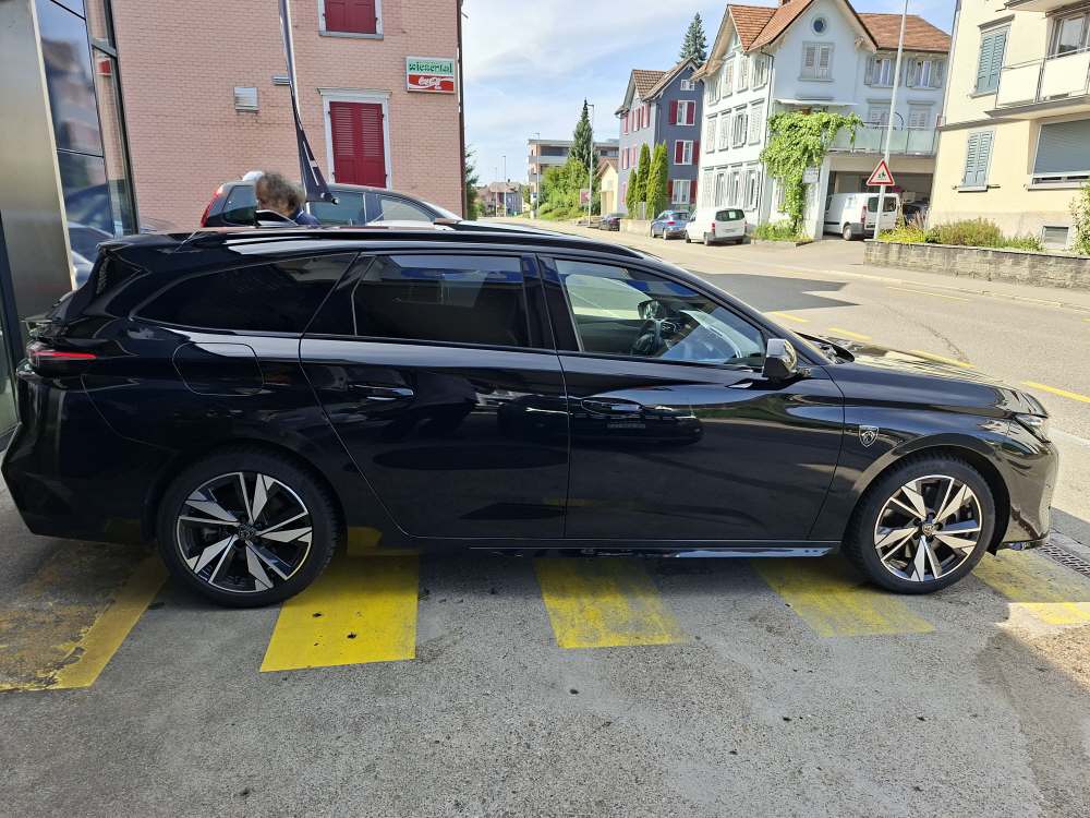 PEUGEOT 308 SW 1.6 PHEV 180 GT-image-5