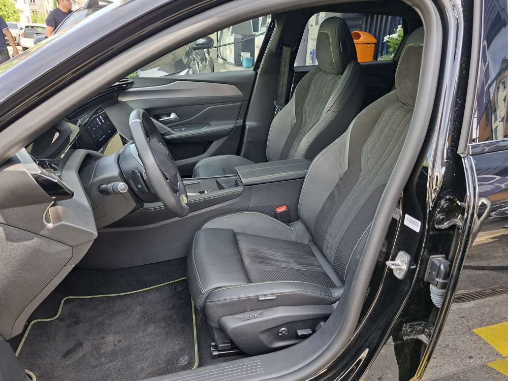 PEUGEOT 308 SW 1.6 PHEV 180 GT-image-6