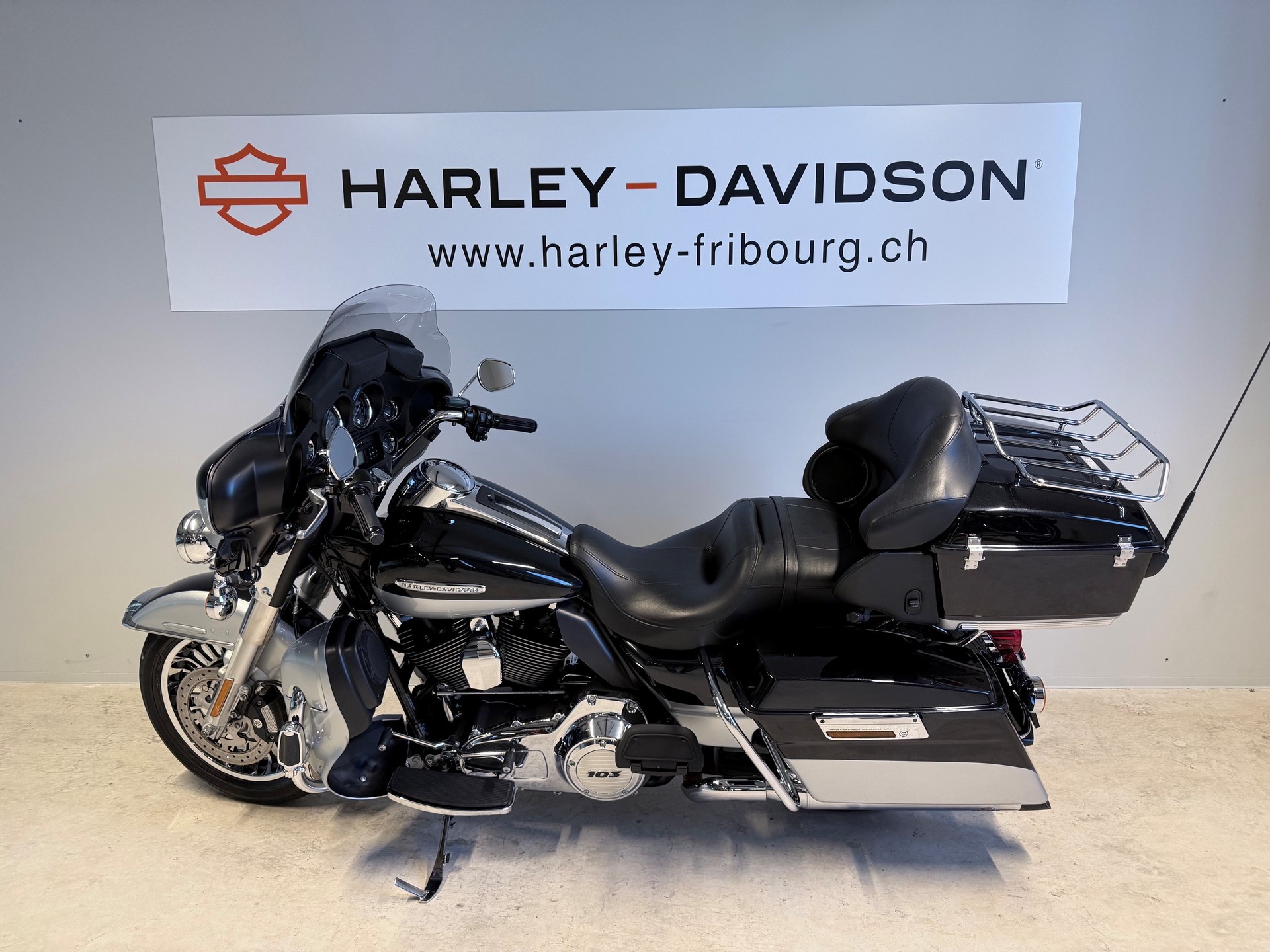 HARLEY-DAVIDSON FLHTK Electra Glide Ultra Limited Anniversary-showroom-element-2