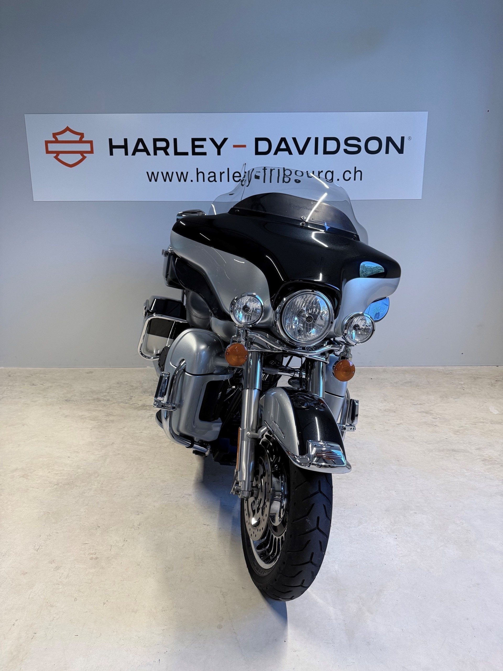 HARLEY-DAVIDSON FLHTK Electra Glide Ultra Limited Anniversary-showroom-element-1