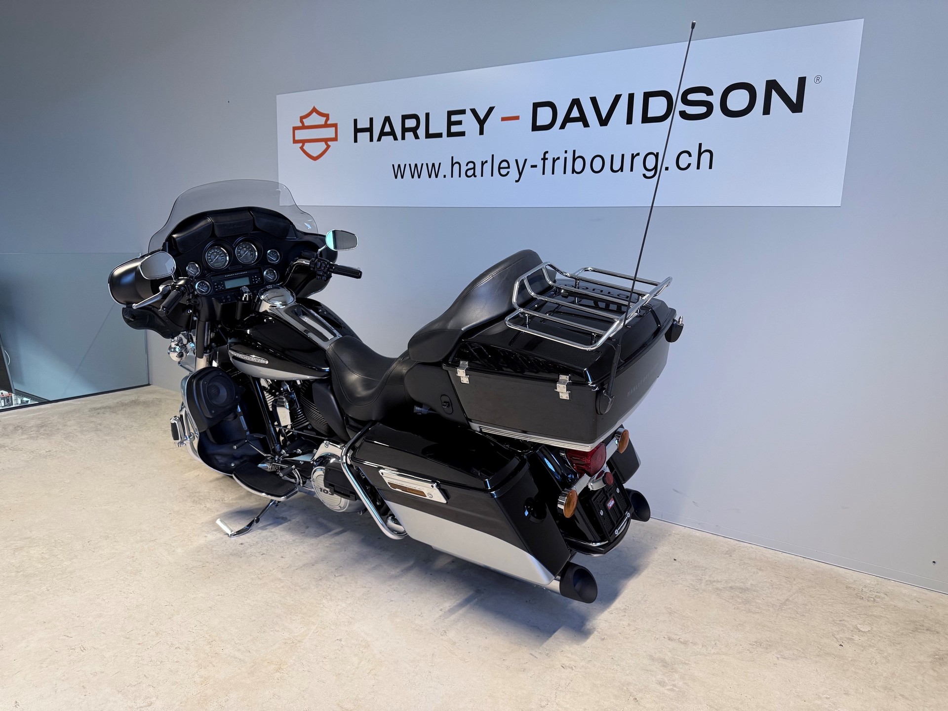 HARLEY-DAVIDSON FLHTK Electra Glide Ultra Limited Anniversary-showroom-element-3