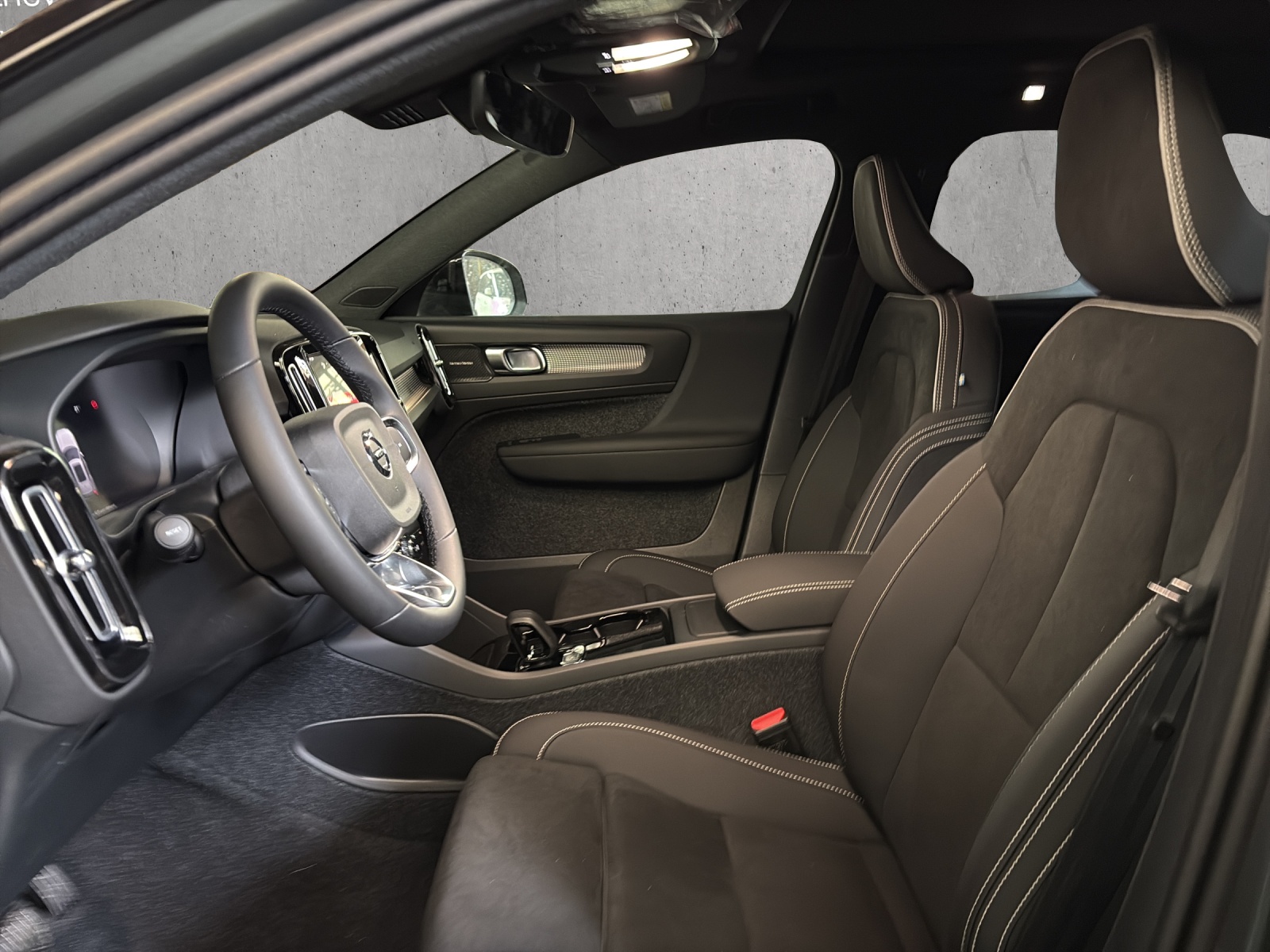 VOLVO EX40 82kWh Twin Motor AWD Ultra Xcentric Edition-image-7